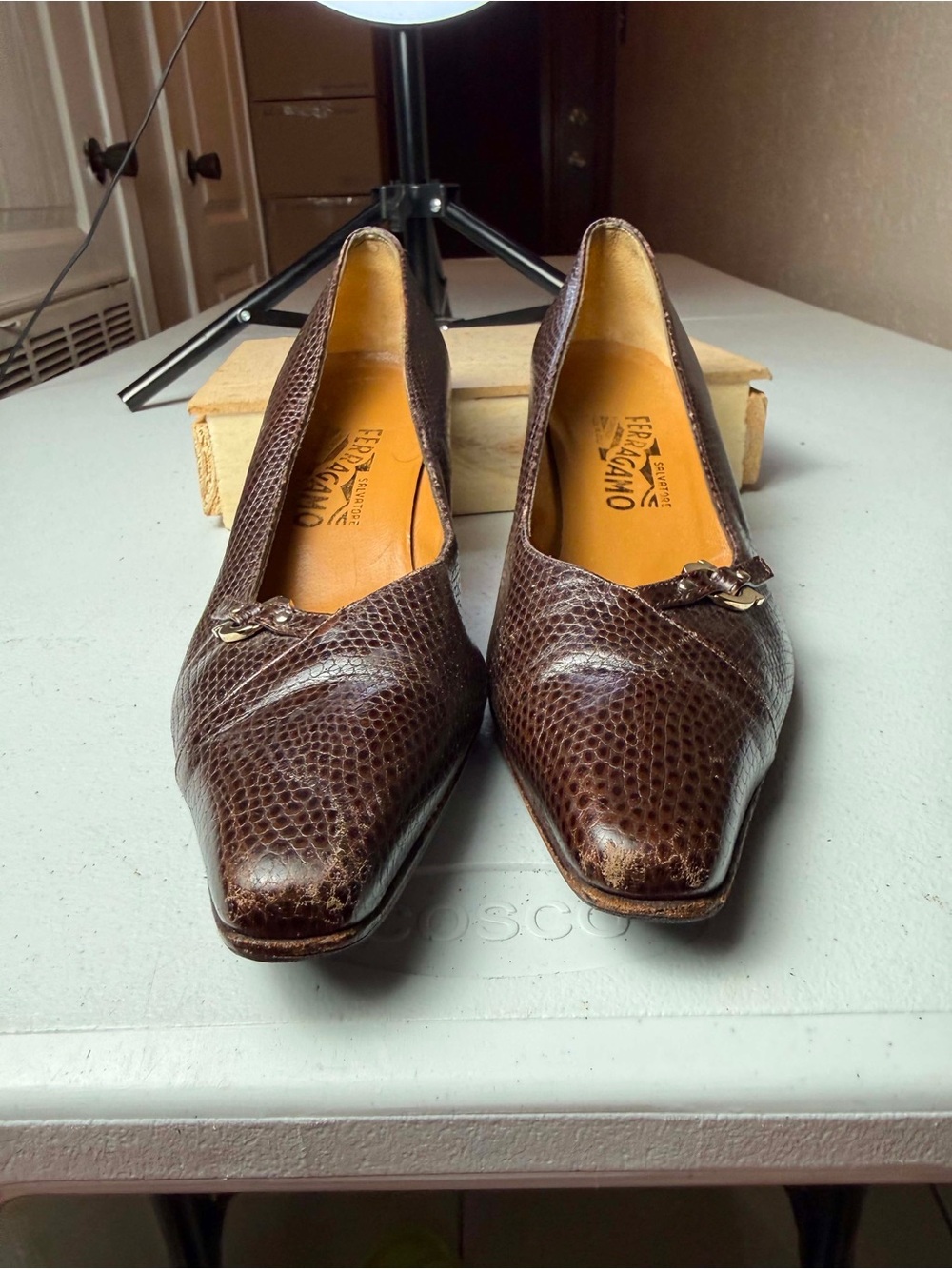 Ferragamo Ladies Leather Pump Reptile Skin Horseshoe Sz 8.5 Brown Heels - Picture 3 of 13